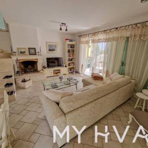 Vila sa bazenom u Vitarnji