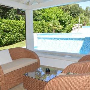 VILA U PJEŠČANOJ UVALI SAMO 100 M OD MORA !!