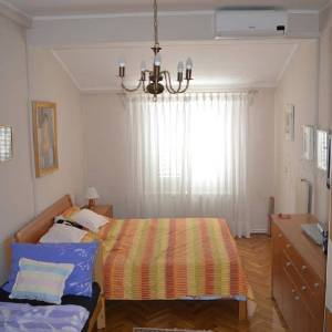 VILA U PJEŠČANOJ UVALI SAMO 100 M OD MORA !!