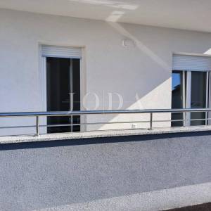 Viškovo stan, 2s+db sa 3 parkinga