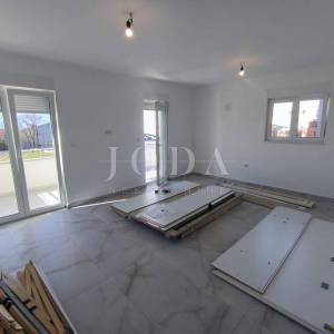 Viškovo stan, 2s+db sa 3 parkinga