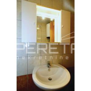 Vižinada-Kamena kuća s terasom i dodatnim stambenim prostorom
