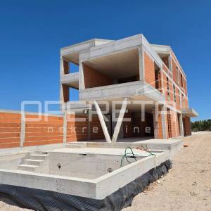 Vodice - prostran moderan stan 165,37m2 s bazenom, novogradnja