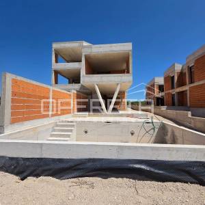 Vodice - prostran moderan stan 165,37m2 s bazenom, novogradnja