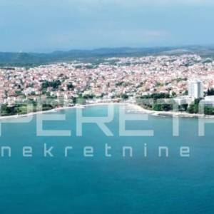 Vodice - prostran moderan stan 165,37m2 s bazenom, novogradnja