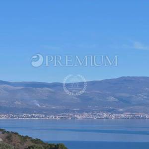 Vrbnik, građevinsko zemljište u zoni modernih vila!