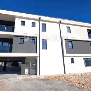 Vrbnik, novogradnja – apartman s jacuzzijem i pogledom!