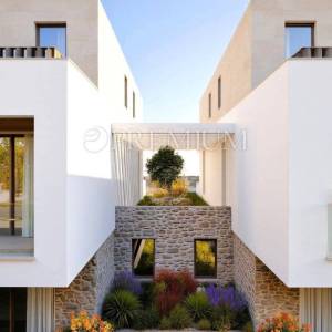 Vrbnik, okolica, moderna kuća u novogradnji, mirna lokacija!