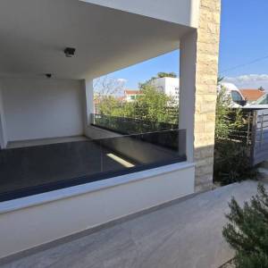 Vrhunska novogradnja u Murteru blizu mora i centra, 109 m2