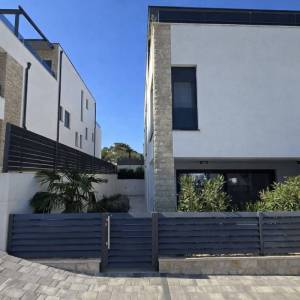 Vrhunska novogradnja u Murteru blizu mora i centra, 109 m2