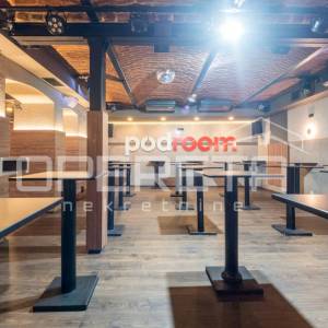 Vrhunska poslovna zgrada u samom centru grada sa noćnim klubom