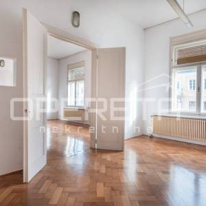 Vrhunska poslovna zgrada u samom centru grada sa noćnim klubom