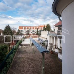 Vrhunska poslovna zgrada u samom centru grada sa noćnim klubom