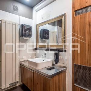 Vrhunska poslovna zgrada u samom centru grada sa noćnim klubom