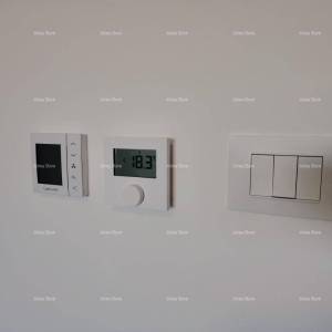 Vrhunski trosoban stan s vrtom i bazenom, namješten