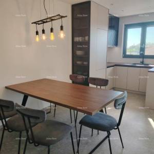 Vrhunski trosoban stan s vrtom i bazenom, namješten