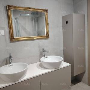 Vrhunski trosoban stan s vrtom i bazenom, namješten