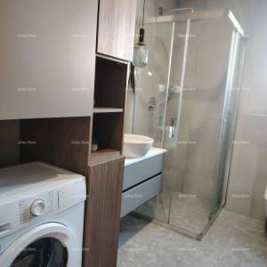 Vrhunski trosoban stan s vrtom i bazenom, namješten