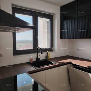 Vrhunski trosoban stan s pogledom na more, namješten