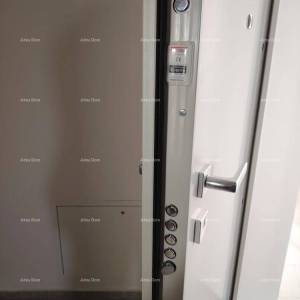 Vrhunski trosoban stan s pogledom na more, namješten