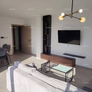 Vrhunski trosoban stan s pogledom na more, namješten