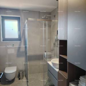 Vrhunski trosoban stan s pogledom na more, namješten