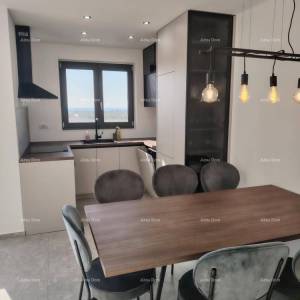 Vrhunski trosoban stan s pogledom na more, namješten