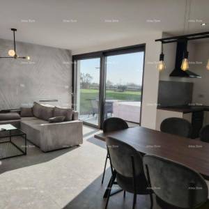 Vrhunski trosoban stan s pogledom na more, namješten