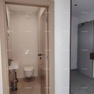 Vrhunski trosoban stan s pogledom na more, namješten