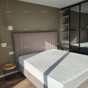 Vrhunski trosoban stan s pogledom na more, namješten