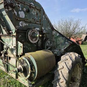 Vučeni berač kukuruza u zrnu dva reda