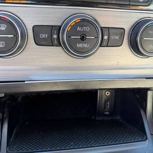 VW Golf 7 1,6 TDI Lounge Xenon,NAV,Grijana sjedala,kuka,park.senzori..