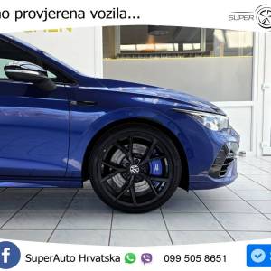 VW Golf 8 R 2.0 TSI 4M DSG Black Style 320 KS, LED+ACC+GR SJED+KAM+PARK