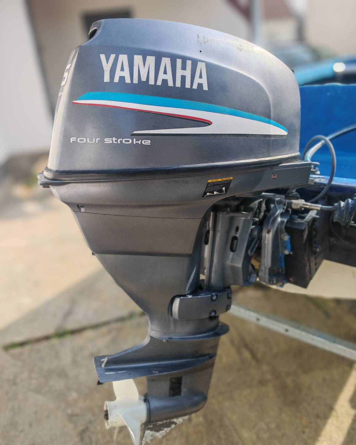 Yamaha F25 2000.