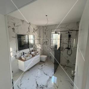 ZADAR, PRIVLAKA - Stan na prvom katu 150 metara od mora NOVOGRADNJA