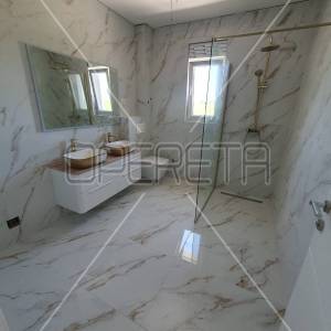 ZADAR, PRIVLAKA - Stan na prvom katu 150 metara od mora NOVOGRADNJA