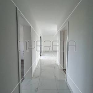 ZADAR, PRIVLAKA - Stan na prvom katu 150 metara od mora NOVOGRADNJA