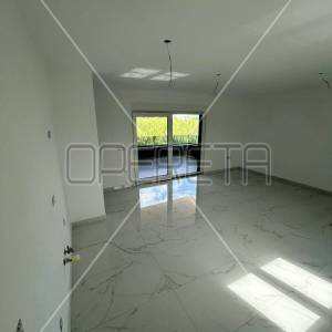 ZADAR, PRIVLAKA - Stan na prvom katu 150 metara od mora NOVOGRADNJA