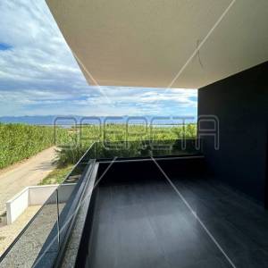 ZADAR, PRIVLAKA - Stan na prvom katu 150 metara od mora NOVOGRADNJA