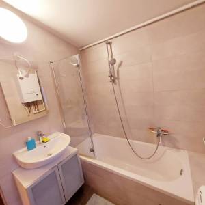 Zagreb-Dubrava, lijepo uređen 3S stan 60m2 s balkonom, zaseban ulaz