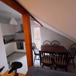 Zagreb-Dubrava, lijepo uređen 3S stan 60m2 s balkonom, zaseban ulaz