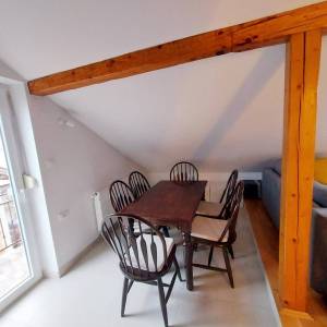 Zagreb-Dubrava, lijepo uređen 3S stan 60m2 s balkonom, zaseban ulaz