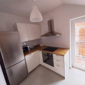 Zagreb-Dubrava, lijepo uređen 3S stan 60m2 s balkonom, zaseban ulaz