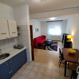 Zagreb, Gajevo, 2S stan u prizemlju kuće za smještaj stranih radnika