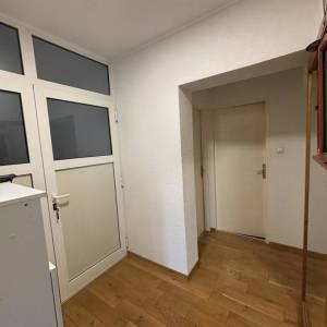 Zagreb, Grad mladih, 4-sob. stan 100m2 u kući, mirna lokacija, parking