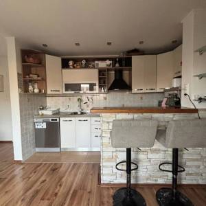 Zagreb, Grad mladih, 4-sob. stan 100m2 u kući, mirna lokacija, parking