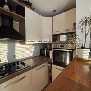 Zagreb, Grad mladih, 4-sob. stan 100m2 u kući, mirna lokacija, parking