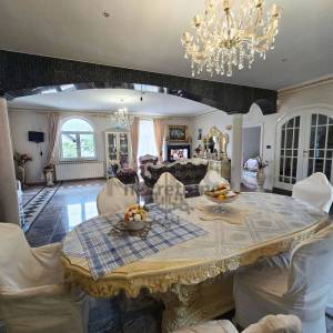 Zagreb-istok, lux obiteljska stambena kuća 280m2 i dvorište 209m2