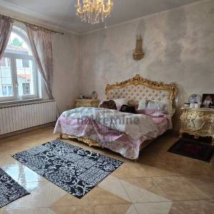 Zagreb-istok, lux obiteljska stambena kuća 280m2 i dvorište 209m2