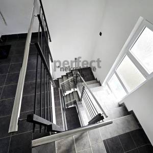 Zagreb-Miroševec, komforan prostran stan od 110m2 s terasom, 2 vpm